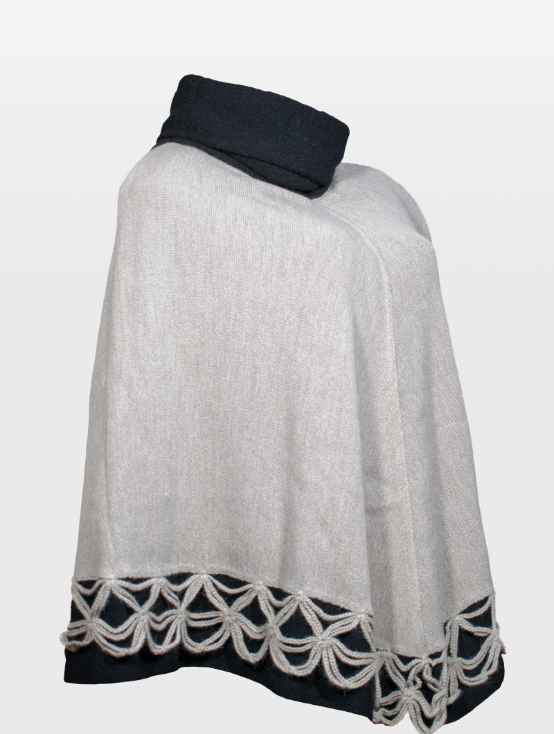 PONCHO MODELO YAKU (AGUA) - Vista 2